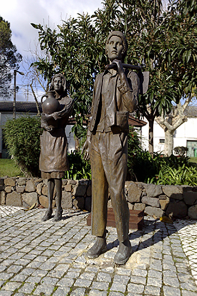 Monumento escultórico — Loures
